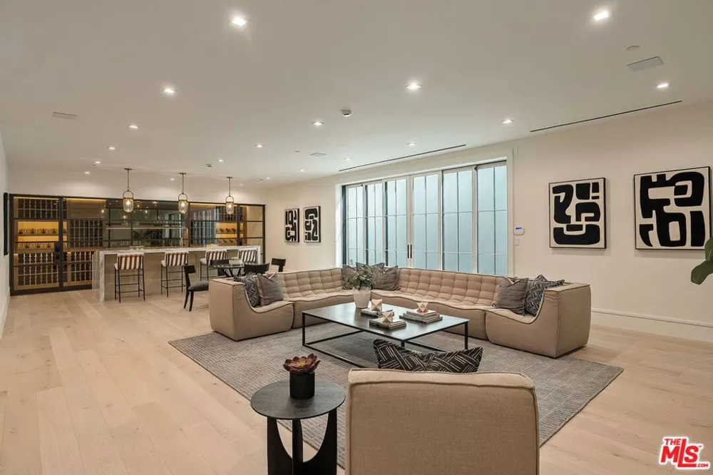 1072 Amalfi Drive Pacific Palisades, CA 90272