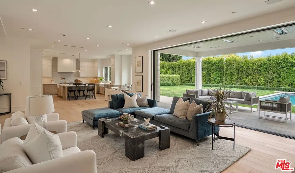 1072 Amalfi Drive Pacific Palisades, CA 90272