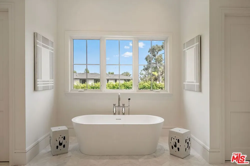 1072 Amalfi Drive Pacific Palisades, CA 90272