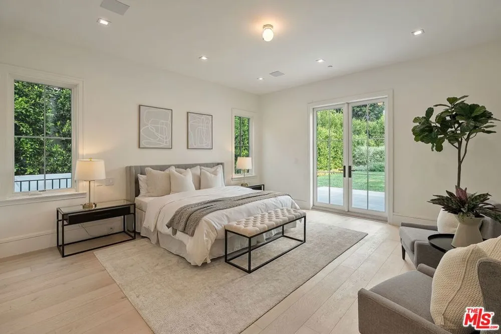 1072 Amalfi Drive Pacific Palisades, CA 90272