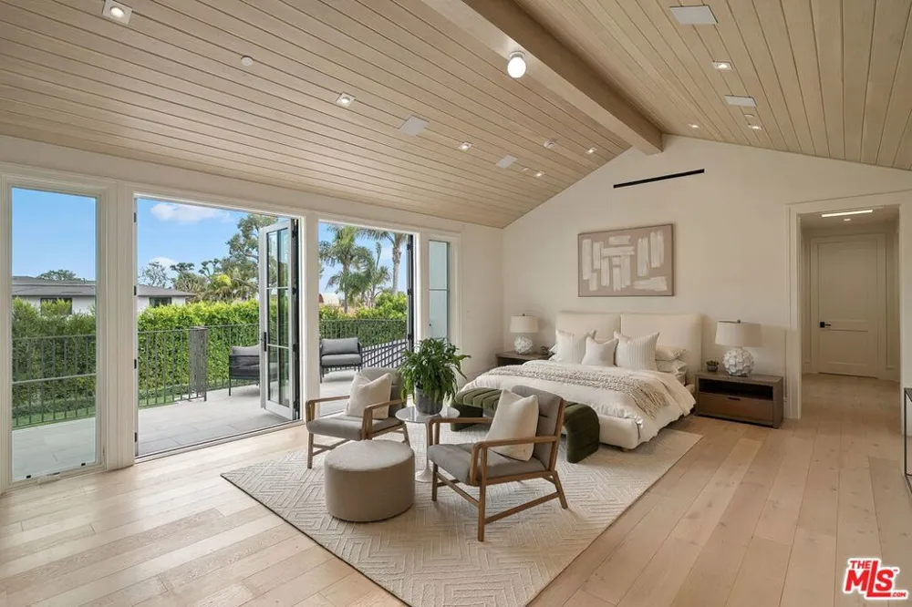 1072 Amalfi Drive Pacific Palisades, CA 90272