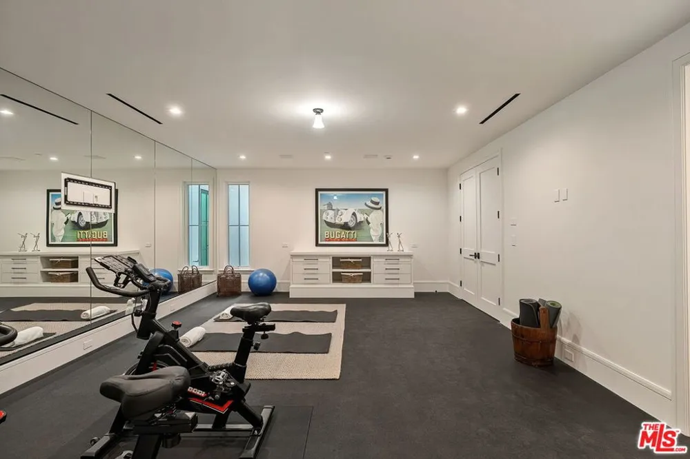 1072 Amalfi Drive Pacific Palisades, CA 90272