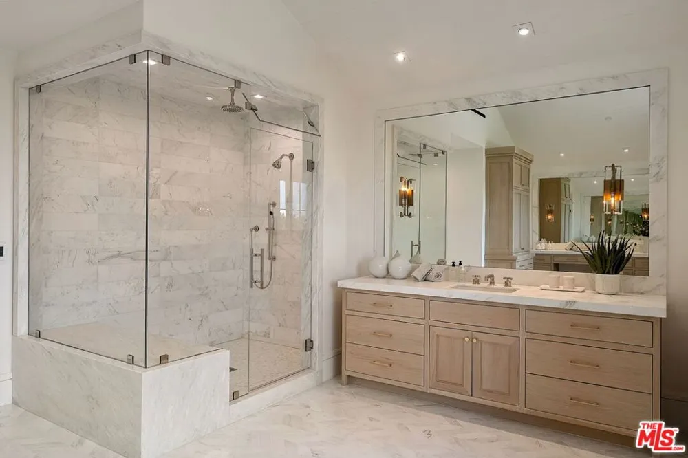 1072 Amalfi Drive Pacific Palisades, CA 90272