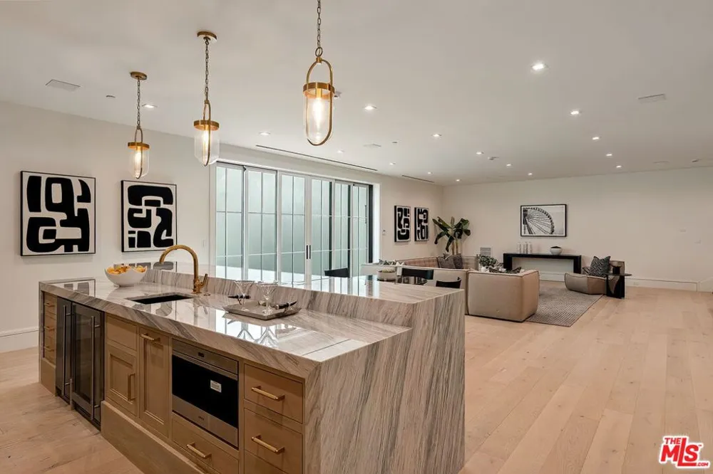 1072 Amalfi Drive Pacific Palisades, CA 90272