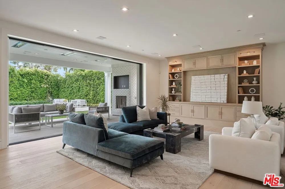 1072 Amalfi Drive Pacific Palisades, CA 90272