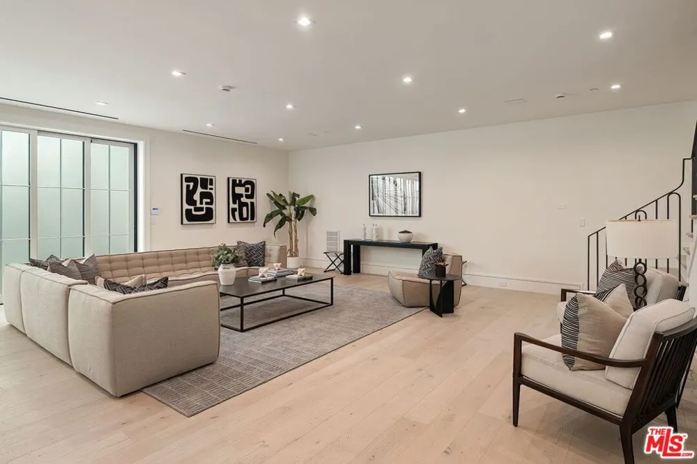 1072 Amalfi Drive Pacific Palisades, CA 90272