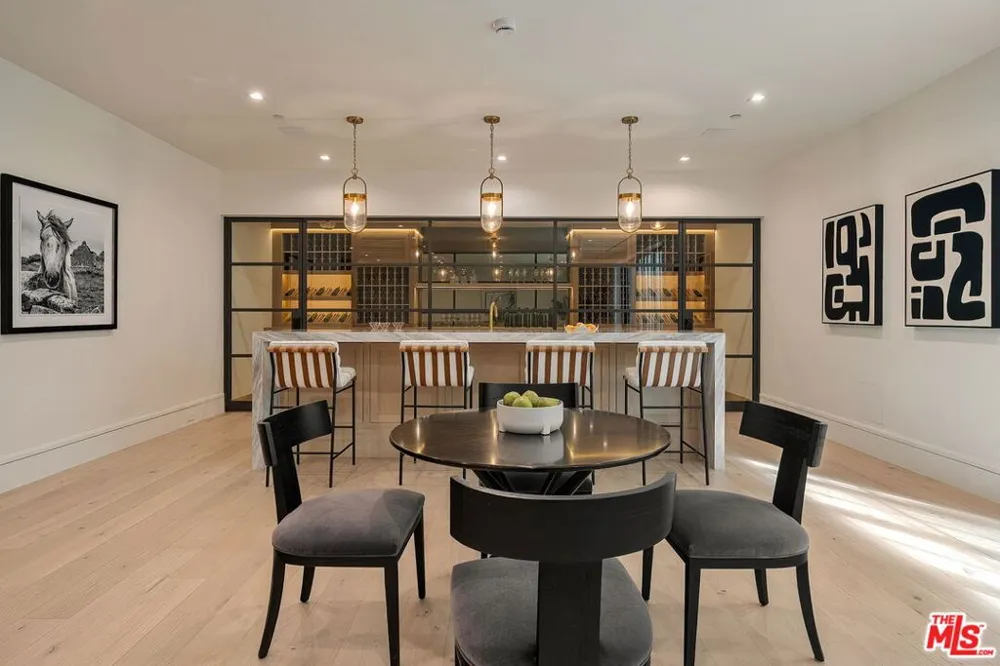 1072 Amalfi Drive Pacific Palisades, CA 90272
