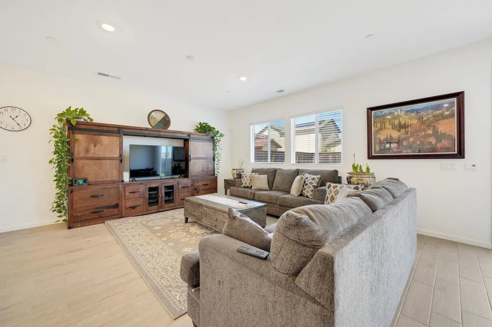 1398 Elkins Circle Olivehurst, CA 95961