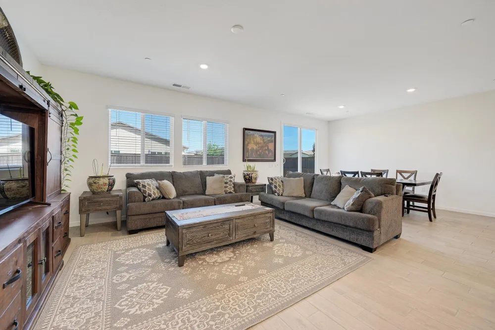 1398 Elkins Circle Olivehurst, CA 95961