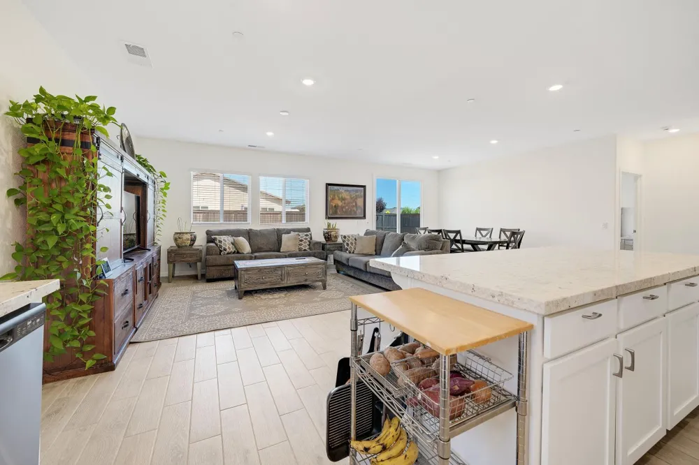 1398 Elkins Circle Olivehurst, CA 95961