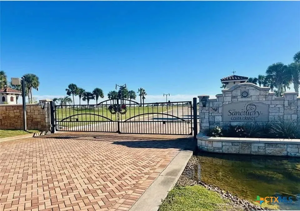 72 Blanc Court Port Lavaca, TX 77979