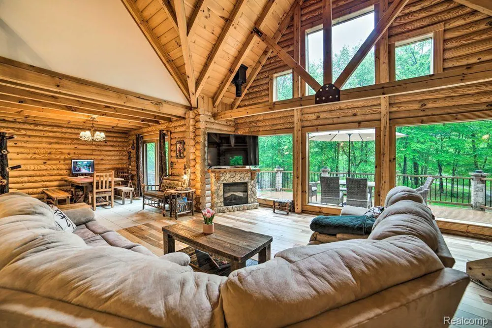 4380 Donnely Road Leoni Township, MI 49201