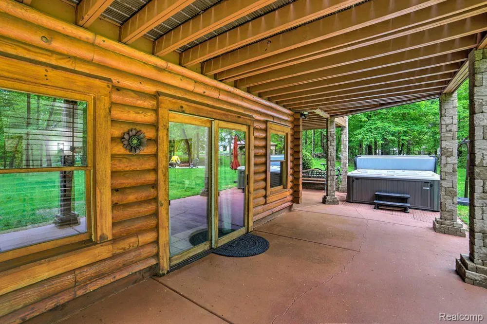 4380 Donnely Road Leoni Township, MI 49201
