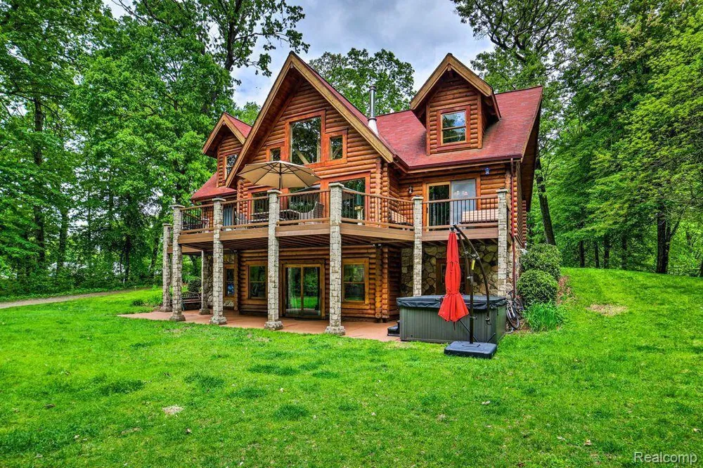 4380 Donnely Road Leoni Township, MI 49201