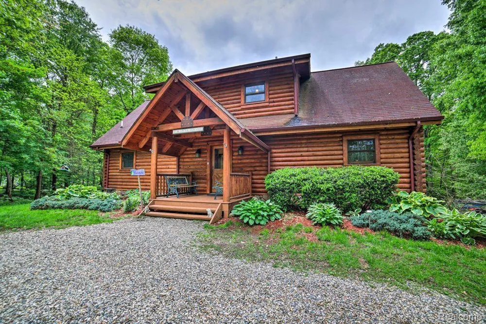 4380 Donnely Road Leoni Township, MI 49201