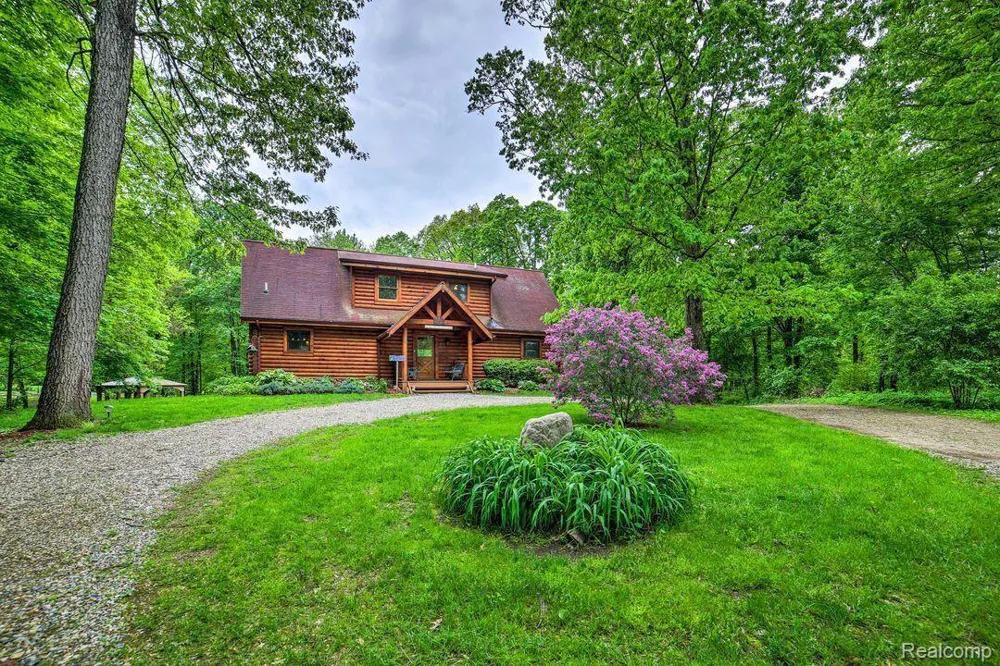 4380 Donnely Road Leoni Township, MI 49201