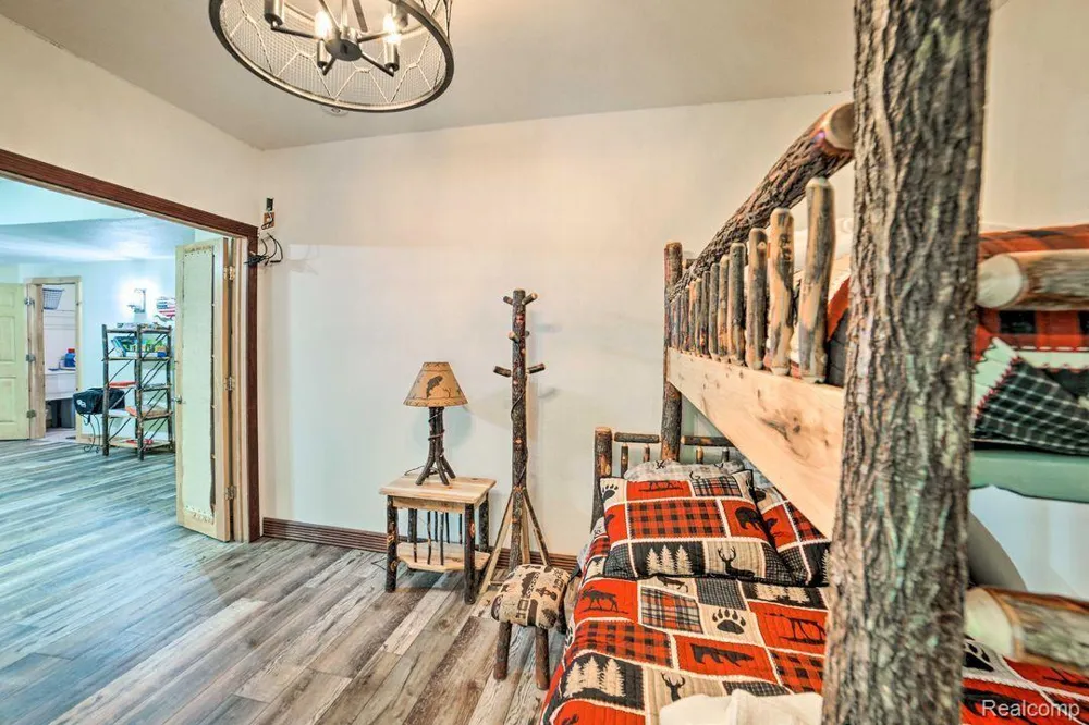 4380 Donnely Road Leoni Township, MI 49201