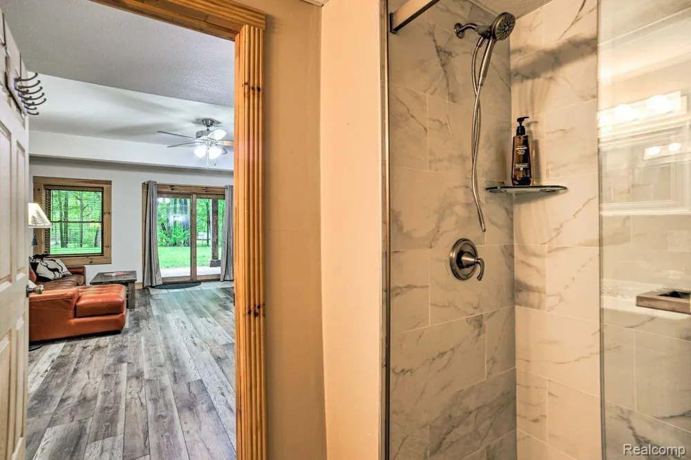 4380 Donnely Road Leoni Township, MI 49201