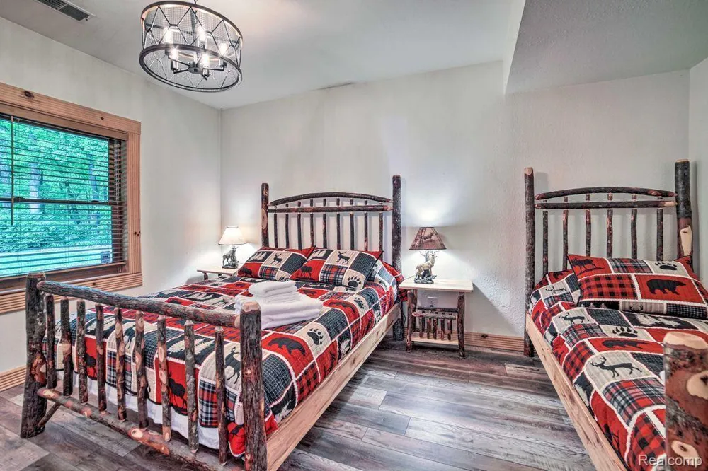 4380 Donnely Road Leoni Township, MI 49201