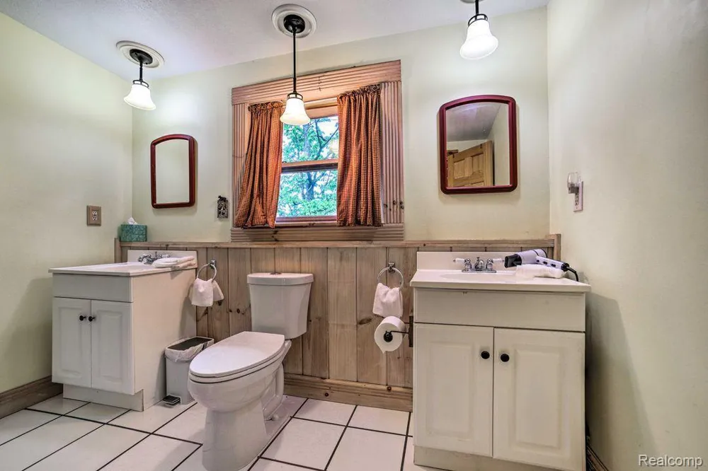 4380 Donnely Road Leoni Township, MI 49201
