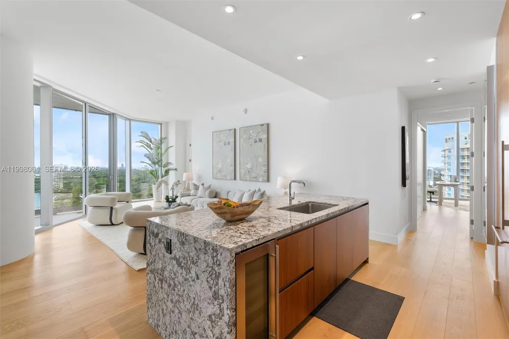 175 SE 25 Rd #2003 Miami, FL 33129