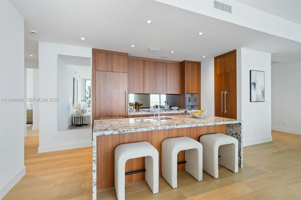 175 SE 25 Rd #2003 Miami, FL 33129