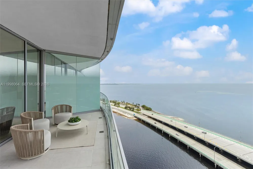 175 SE 25 Rd #2003 Miami, FL 33129