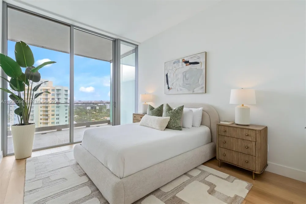 175 SE 25 Rd #2003 Miami, FL 33129