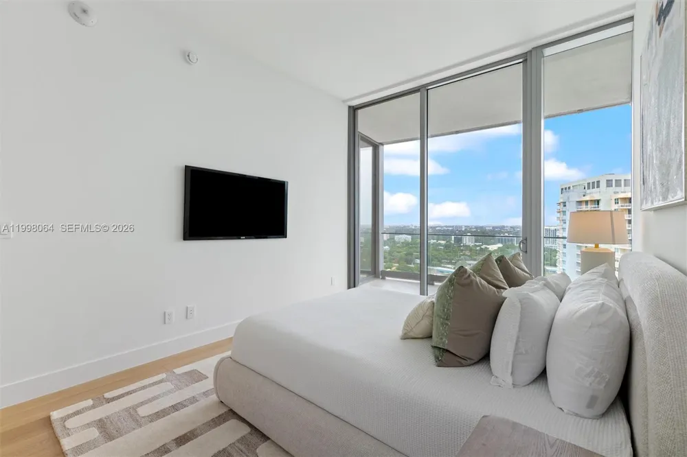 175 SE 25 Rd #2003 Miami, FL 33129