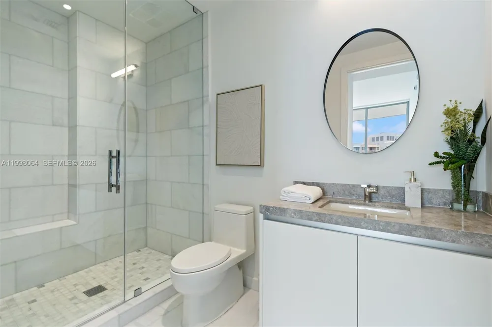 175 SE 25 Rd #2003 Miami, FL 33129