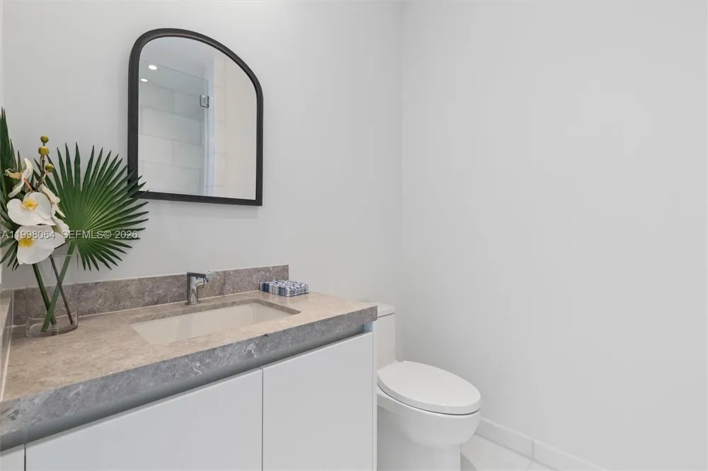 175 SE 25 Rd #2003 Miami, FL 33129