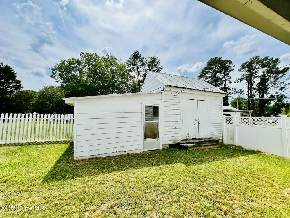 3813 W Wilson Street Farmville, NC 27828