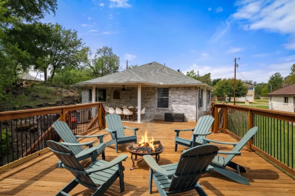 305 Mountain View Sunrise Beach, TX 78643