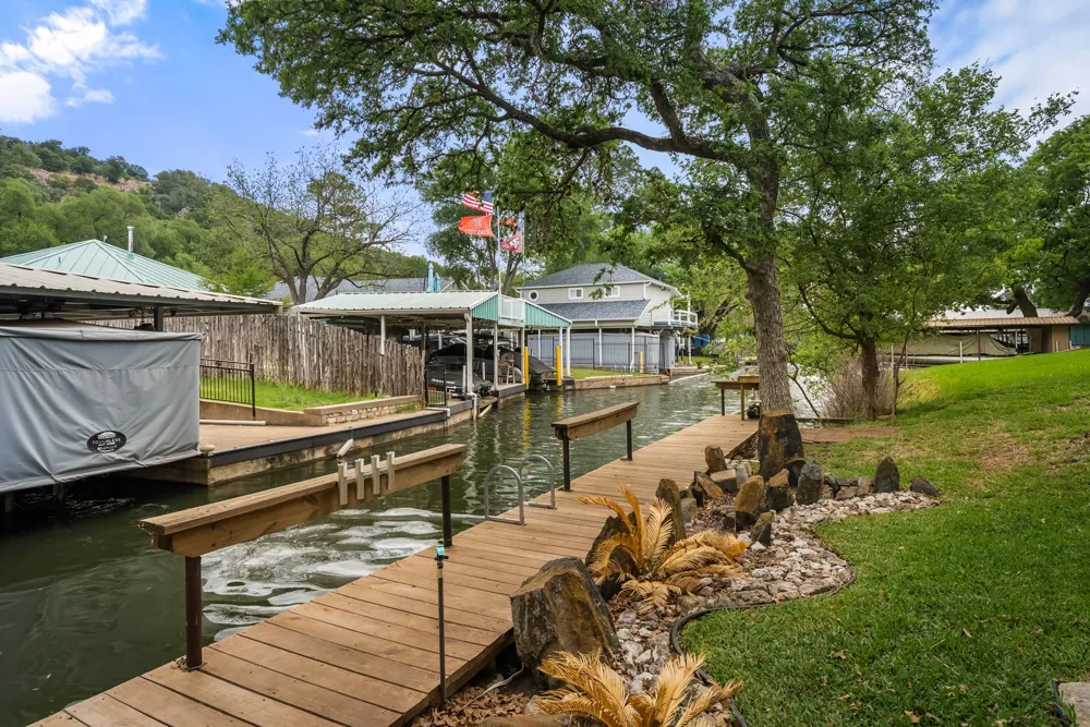 305 Mountain View Sunrise Beach, TX 78643