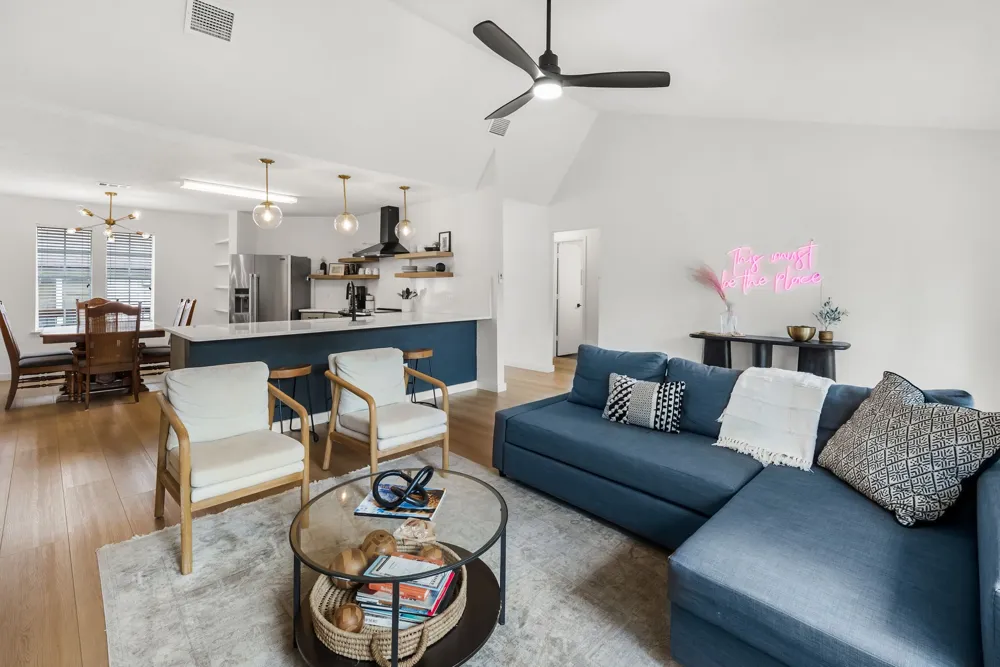 305 Mountain View Sunrise Beach, TX 78643
