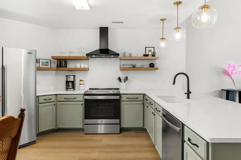 305 Mountain View Sunrise Beach, TX 78643