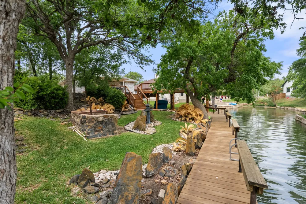305 Mountain View Sunrise Beach, TX 78643
