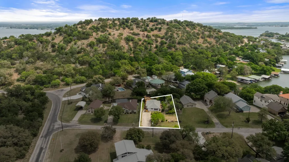 305 Mountain View Sunrise Beach, TX 78643