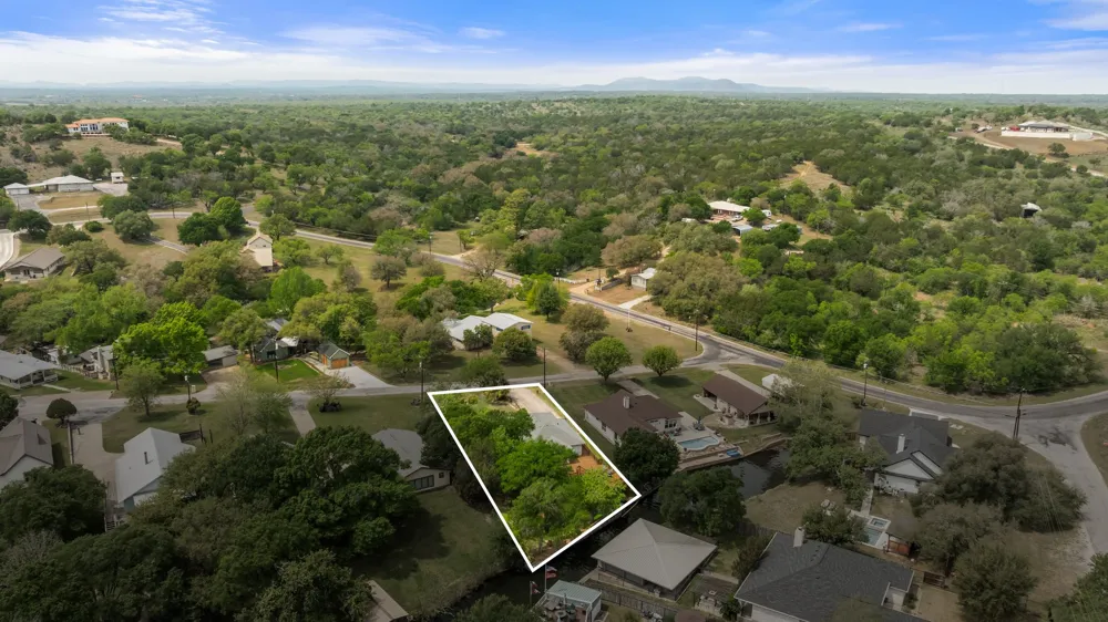 305 Mountain View Sunrise Beach, TX 78643