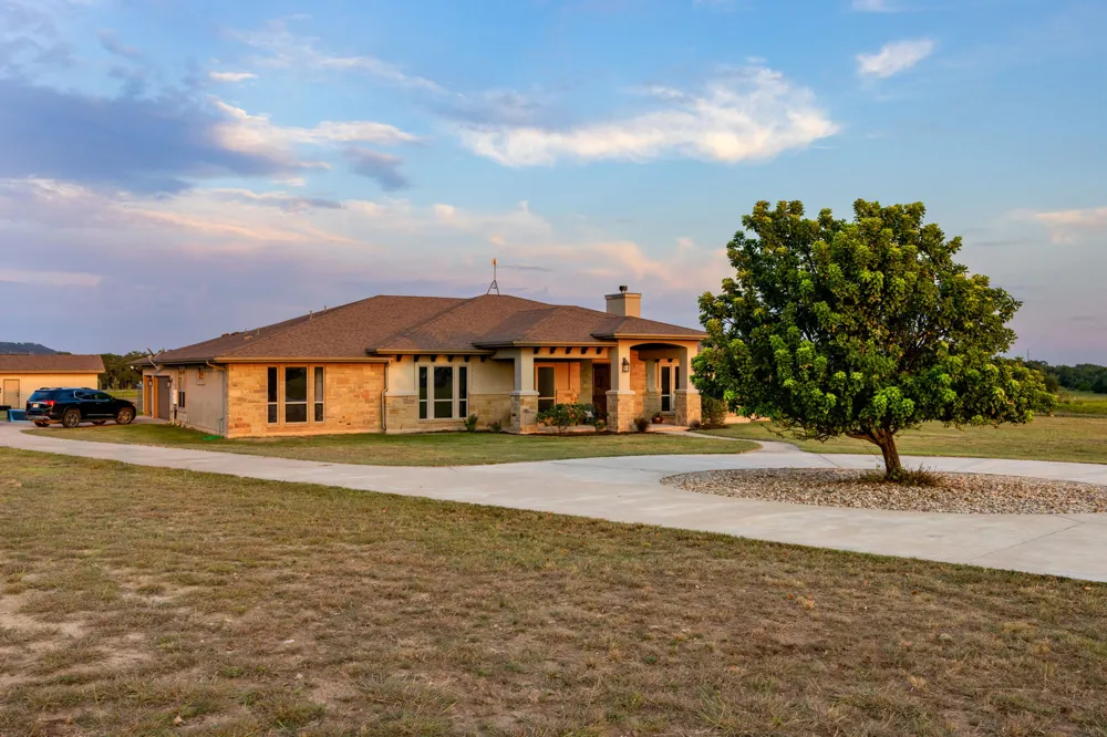 209 Stonehouse Drive Liberty Hill, TX 78642
