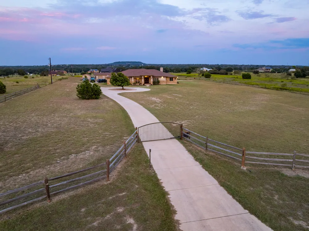 209 Stonehouse Drive Liberty Hill, TX 78642