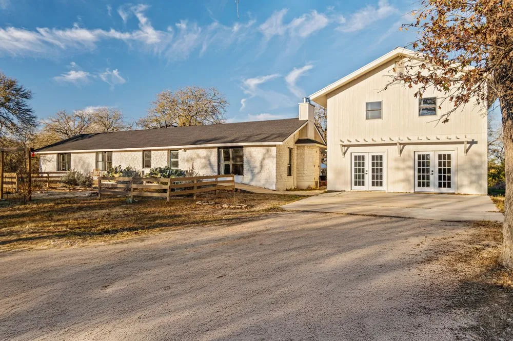 510 Thousand Oaks Drive Cedar Creek, TX 78612