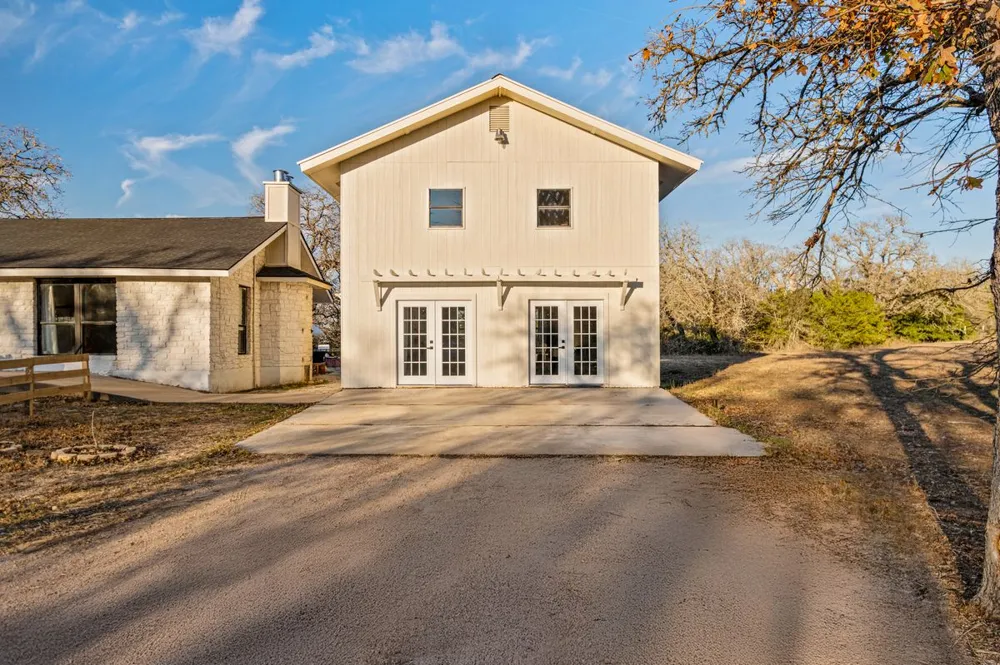 510 Thousand Oaks Drive Cedar Creek, TX 78612