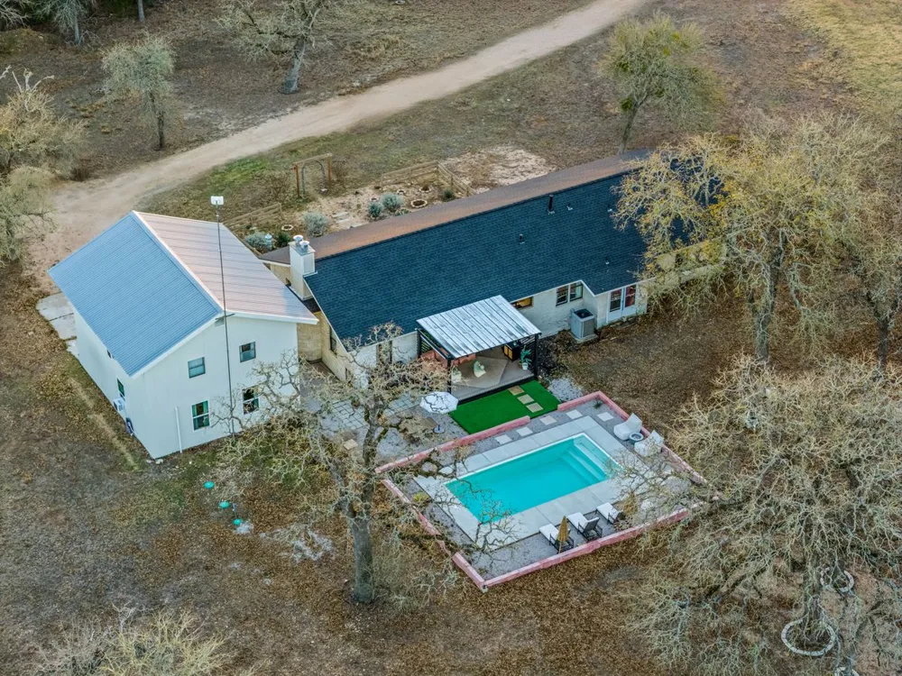 510 Thousand Oaks Drive Cedar Creek, TX 78612