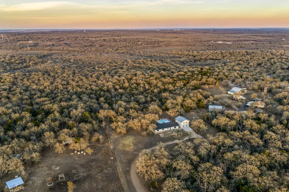 510 Thousand Oaks Drive Cedar Creek, TX 78612