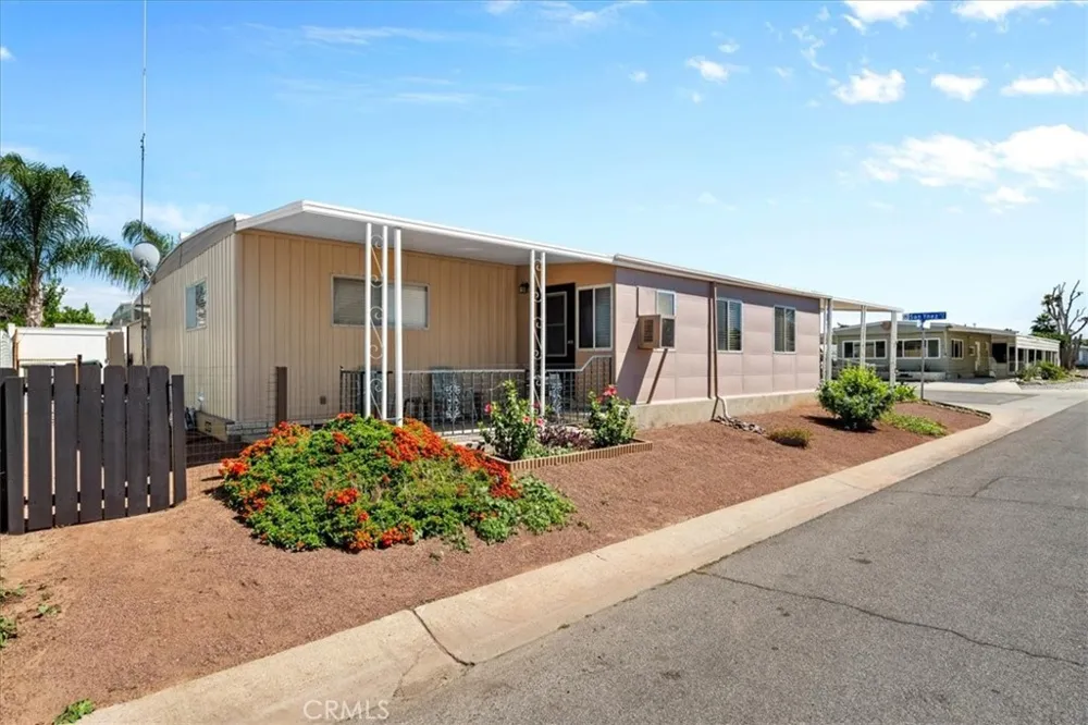 850 San Ynez Hemet, CA 92543