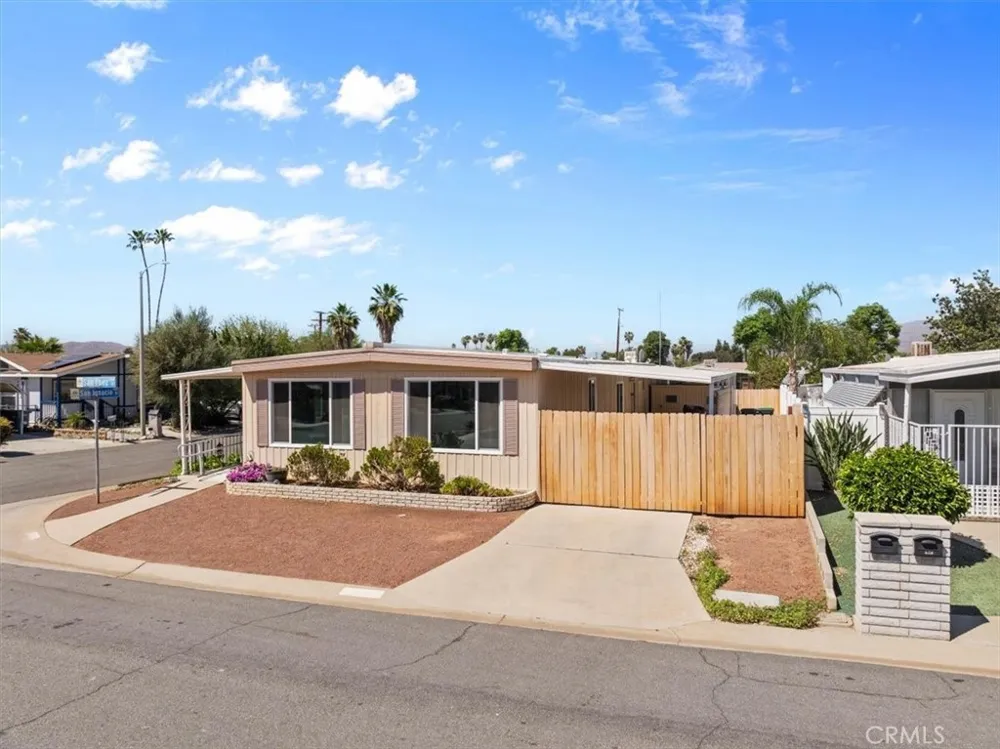 850 San Ynez Hemet, CA 92543