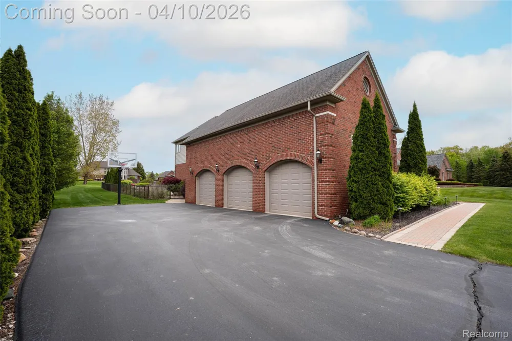 67102 Rachael Lane Washington Township, MI 48095