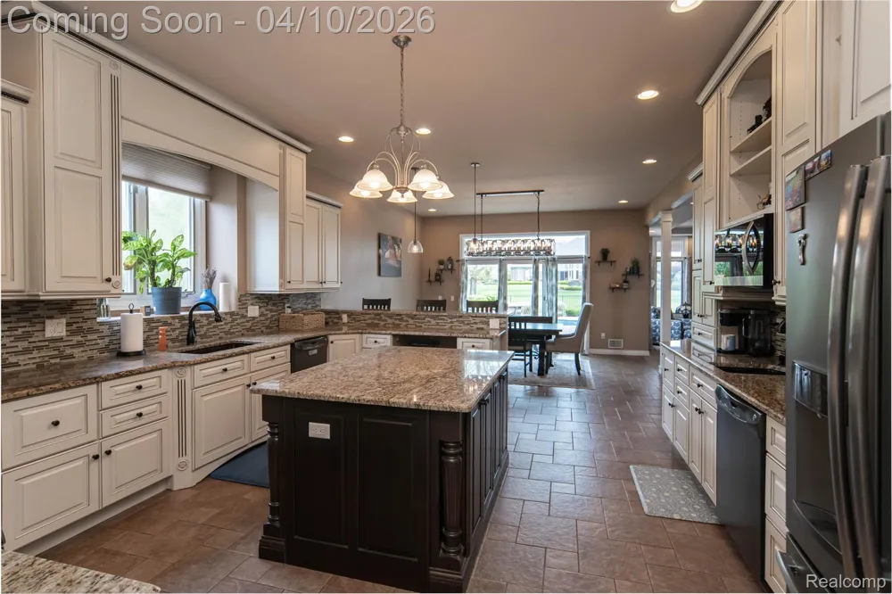 67102 Rachael Lane Washington Township, MI 48095