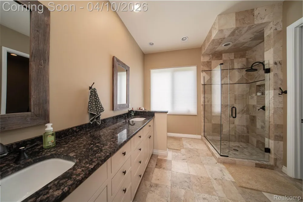 67102 Rachael Lane Washington Township, MI 48095